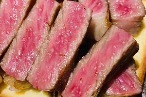 国産黒毛和牛ステーキ(100グラム)