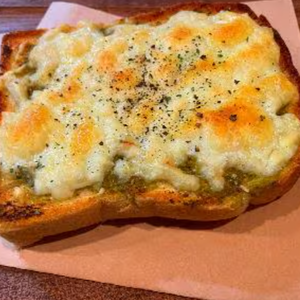 ジェノベーゼチーズトースト