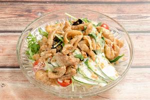 鶏皮パリパリシーザーサラダ