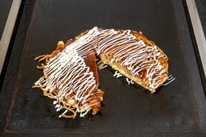 洋食モダン焼き(豚肉入り) Western-Style Modern-Yaki (with Pork)