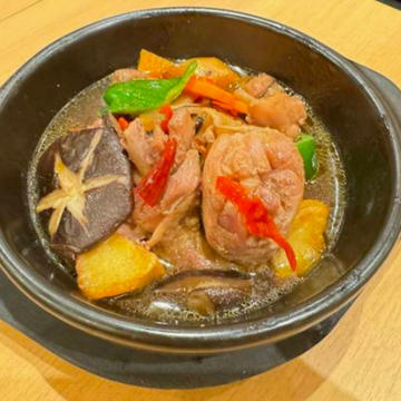 土鍋鶏煮込み定食(骨付き)