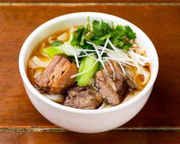 豚スペアリブ刀削麺 Pork Spare Rib Cut Noodles
