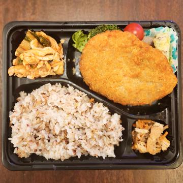 早乙女の厚切りロースかつ弁当お茶つき