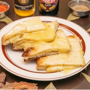 チーズナン Cheese Naan