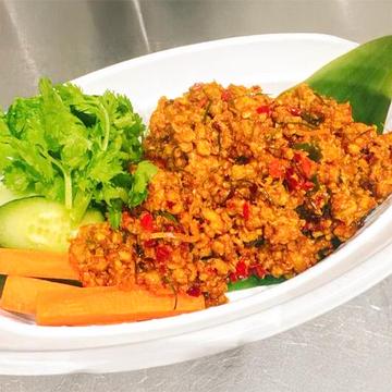 クアクリン・ムーターメリックを使った豚肉の激辛カレーペースト炒め 