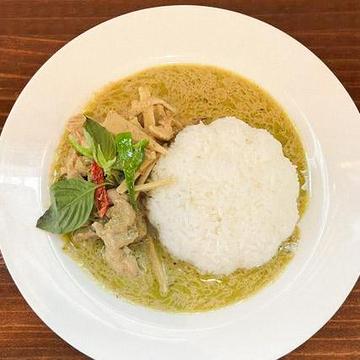 3. 鶏肉のグリーンカレー Green Chicken Curry