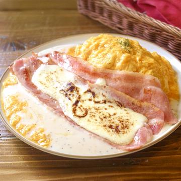 カルボナーラ オムライス(炙りベーコンチーズ)