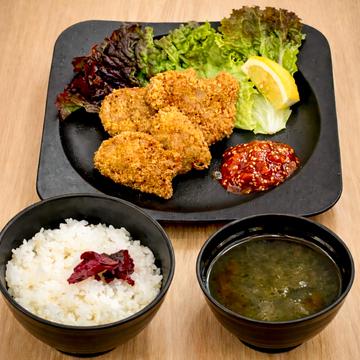 揚げ豚定食【ヤンニョムソース】3個
