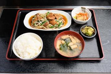 レバニラ定食