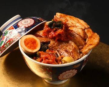 肉増量とろける角煮丼 【キムチ】 Tender Braised Pork Belly Rice Bowl [Extra Meat/Kimchi]