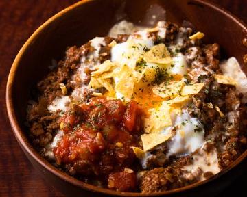 (期間限定ご飯+50g)【温玉つき】ゴロゴロお肉の牛タコス (特盛) Chunky Meat Beef Taco Rice (Extra Large Rice)