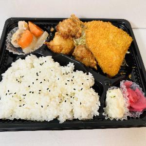 アジフライと唐揚げ弁当