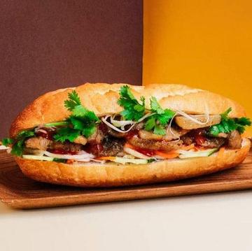 人気No.1 焼き豚肉バインミー Best Seller Grilled Pork Banh Mi