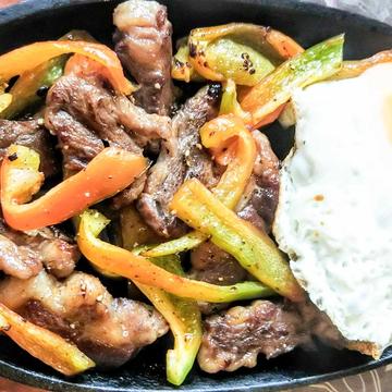 柔らかリヴロースのさいころステーキ＆肉汁溢れる手ごねハンバーグステーキ