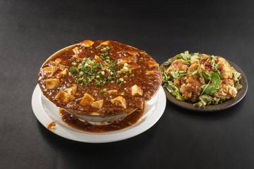 麻婆ラーメンと油淋鶏 (6個)Mapo Ramen and Chinese Fried Chicken