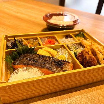 雪若丸と銀シャケの塩焼き弁当