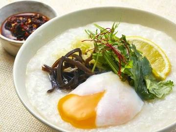 とろっと月見のお粥 Half-boiled egg Rice Porridge