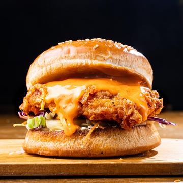チーズソースチキンバーガー