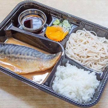 蕎麦弁当(サバ味噌煮)