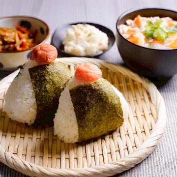 【当店人気No.1】選べるおにぎり2種+小鉢2種+ハーフ豚汁
