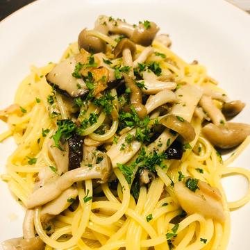 キノコとアンチョビのスパゲッティ