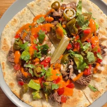 ブッチャーズタコス 薄切り牛肉のグリルトマトソース