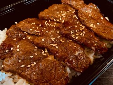 【人気No1】炭火焼 自家製ダレ漬込みカルビ弁当(サラダ付き)