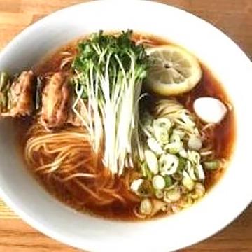 鶏そばしょうゆ大盛(やきとり1本)