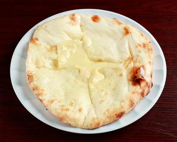チーズナン cheese naan