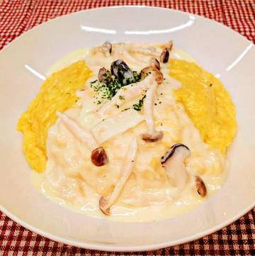 キノコクリームソースオムライス