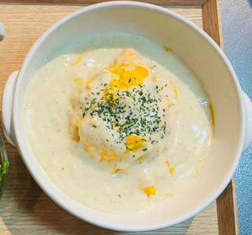 ホワイトクリームソースオムライス