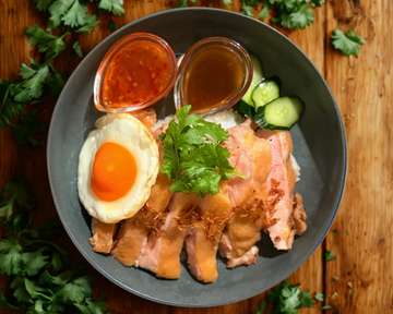 【目玉焼き】ジューシーもも肉カオマンガイ [Fried Egg]Khaomangai(Chicken Thigh)