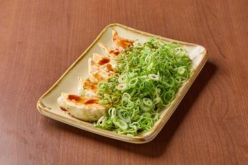ネギ盛り餃子6個入り