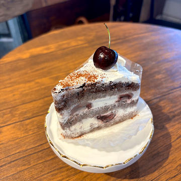期間限定ココアとアメリカンチェリーのショートケーキ