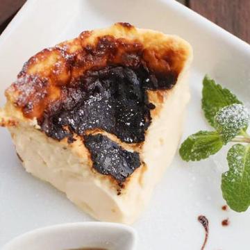 自家製バスクチーズケーキ BASQUE CHEESECAKE