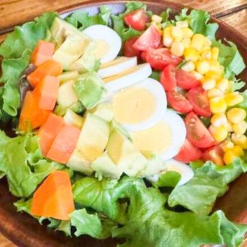 やっちゃ場市場のフレッシュ野菜サラダ(ハーフ)