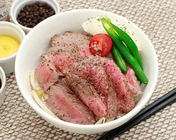 ガブスステーキ丼(200g) Gubs Steak Rice Bowl ( 200g)  《写真は150g使用》