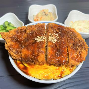 厚切り国産豚 上たまごソースかつ丼