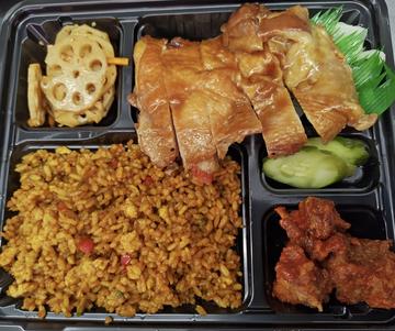 ドライカレー＆チキンステーキ弁当