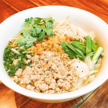 豚ひき肉とレモングラスのフォー【レンジ調理品】