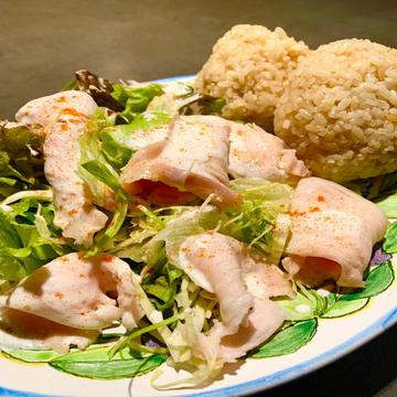 麹マリネ低温調理サラダチキンと出汁めしおむすびセット