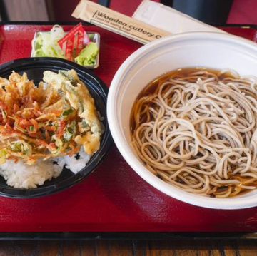 ミニ天丼セット(soba and small vegetable tempura rice bowl)