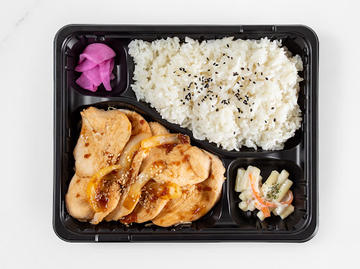 とってもヘルシーな低温調理鶏むね肉使用！ジンジャーソース弁当