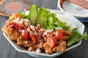 トマト油淋鶏丼