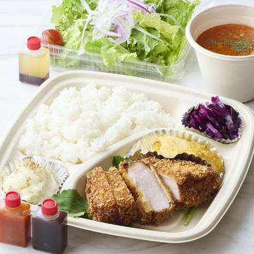 低温調理仕込みの肉厚とんかつ(スープ、サラダ付き)