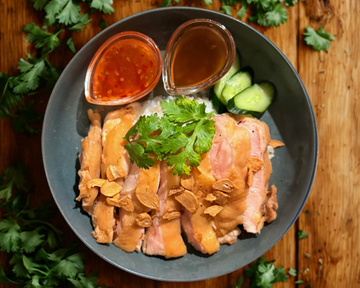 【ガーリック香る】ジューシーもも肉カオマンガイ [Garlic]Khao Man Gai(Chicken Thigh)
