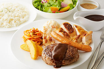 とろけるハンバーグとミックスグリル弁当