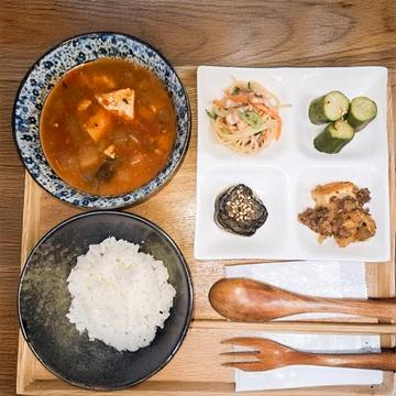 小盛りセット 〔小スープ+おばんざい4品+ご飯小〕