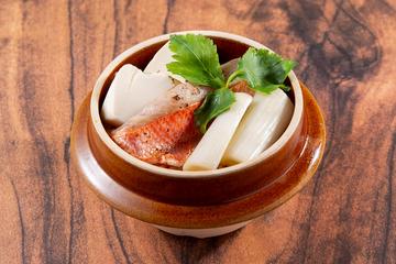 金目鯛と豆富のピリ辛山椒釜飯