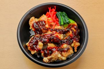 唐揚げ丼(辛味噌ソース)